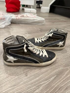 Womens Golden Goose High-Top Sneakers